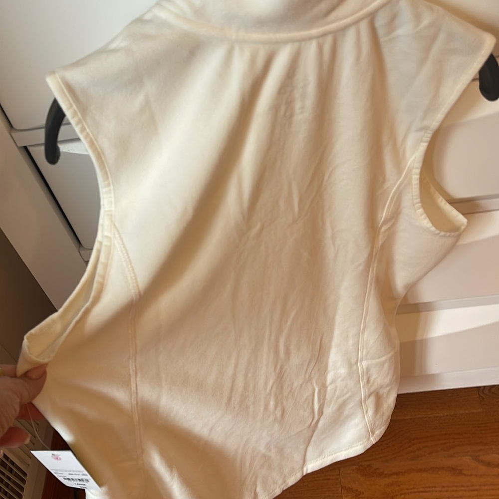 White vest - Picture 4 of 6
